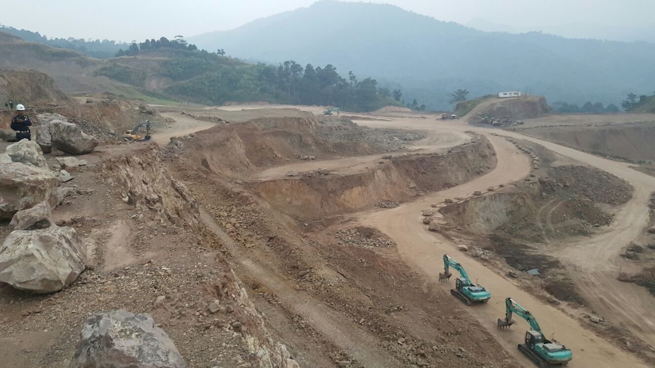 Lotus quarry site road